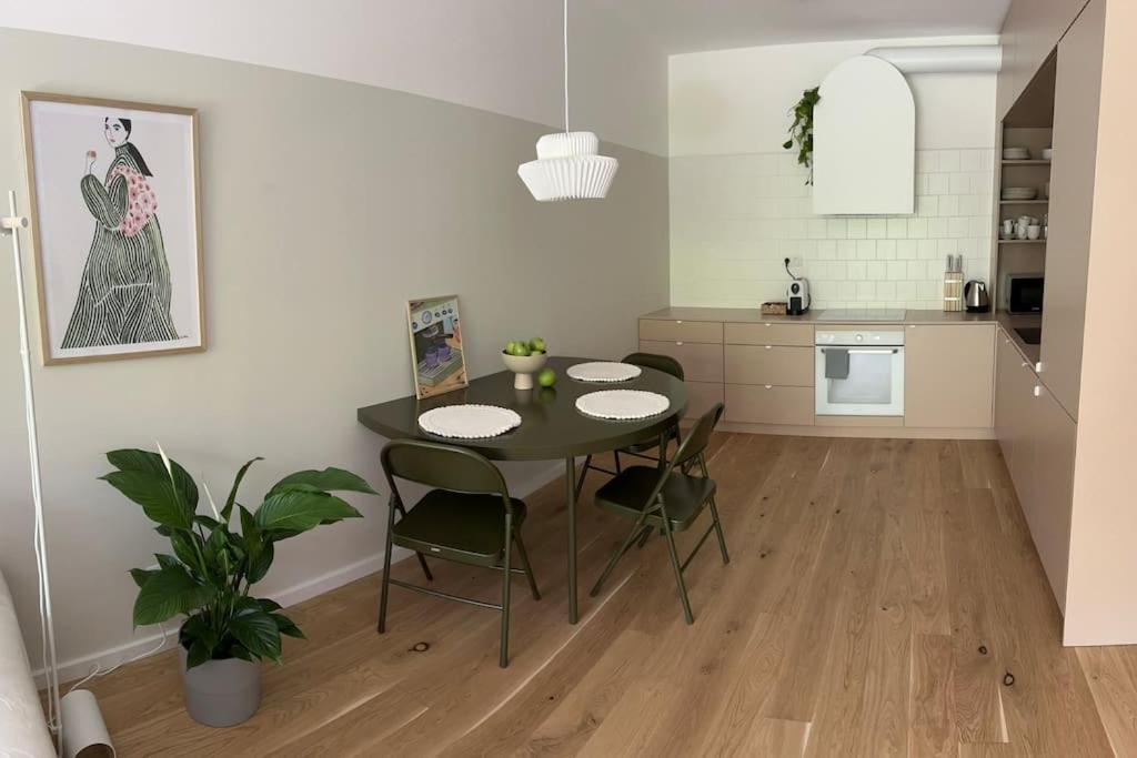 Apartment Zwirn, Free Parking, 24/7 Access Bratislava Exteriör bild